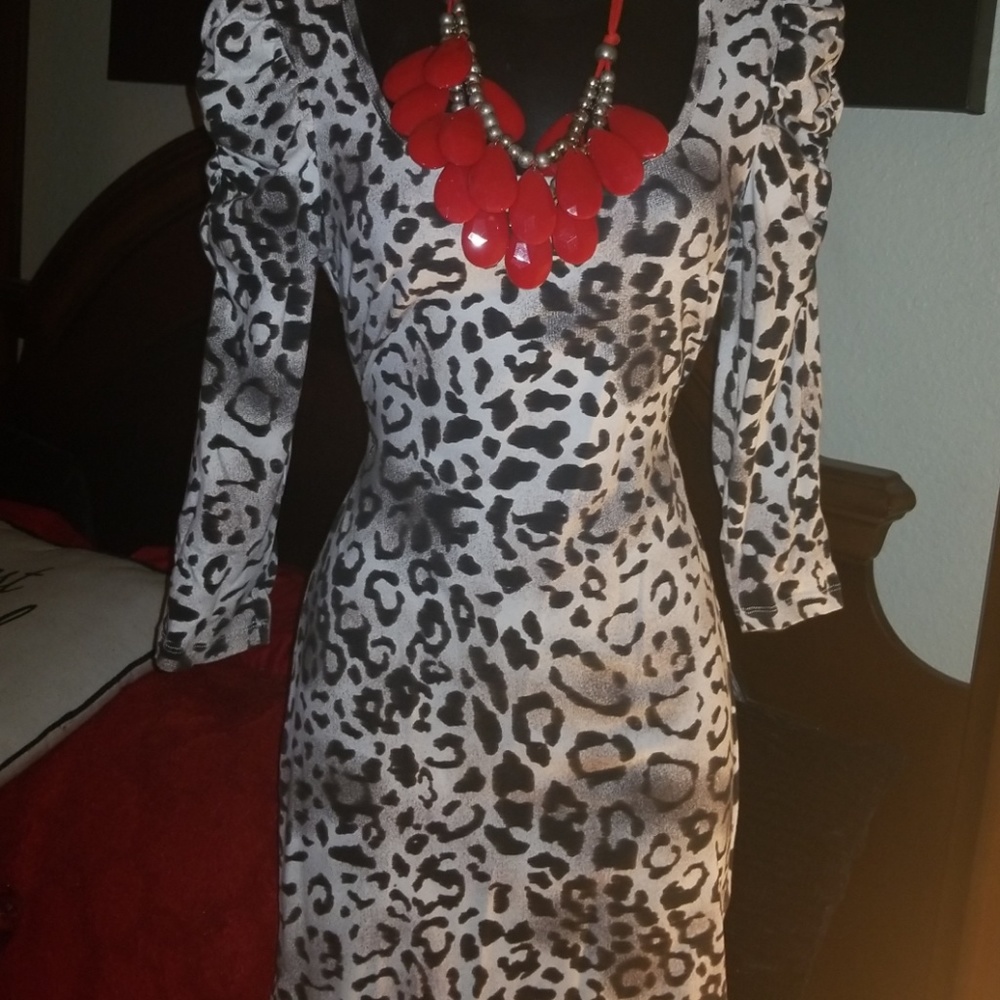 Dress - Picture 2 of 3